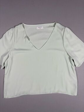 Aritzia Babaton Women's Randy V-Neck Cropped Blouse, Short Sleeve, Green, XL